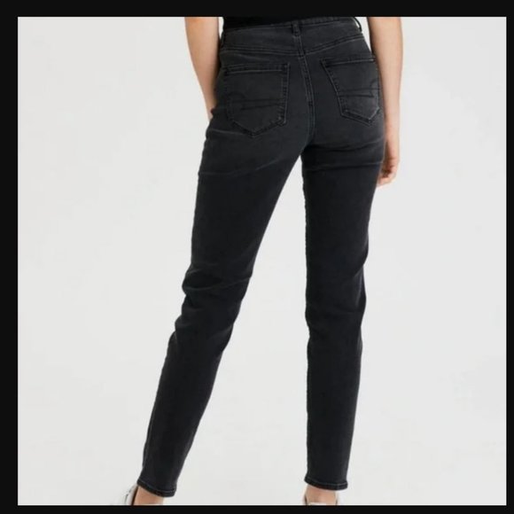 *SOLD* American Eagle Mom Jeans High Rise Black Ankle Size 6 Short NWT - Picture 1 of 2